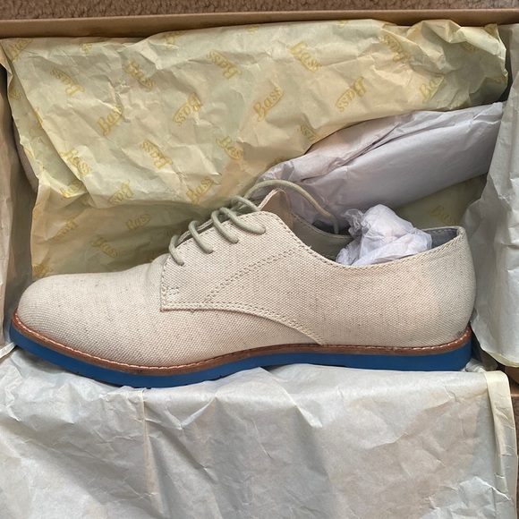 MOVING SALE. BASS LINEN OXFORD/SADDLE SHOES. - Picture 1 of 1